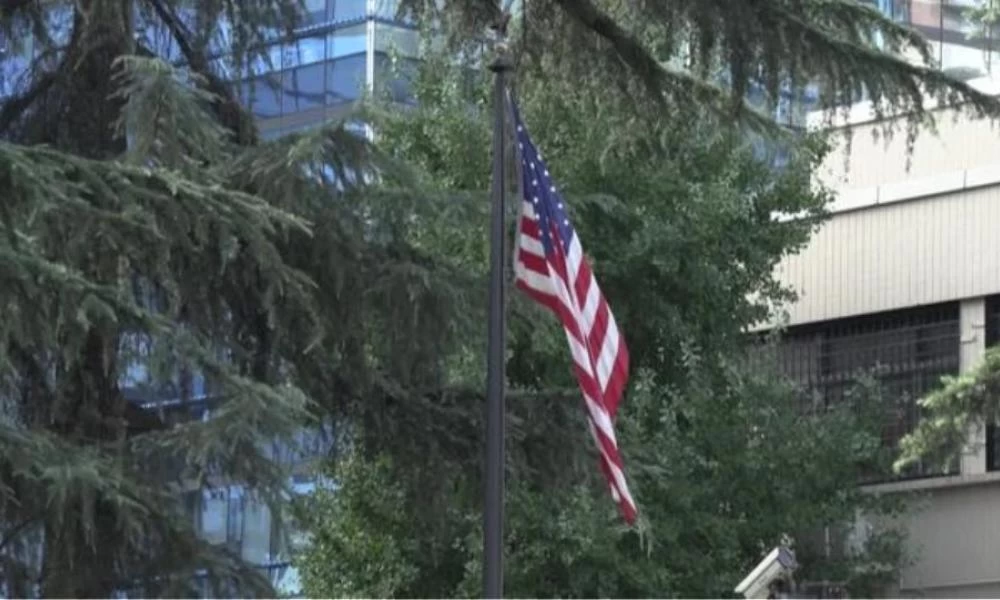 Συνεχίζεται η κόντρα ΗΠΑ - Κίνας: Κατέβηκε αμερικανική σημαία σε προξενείο